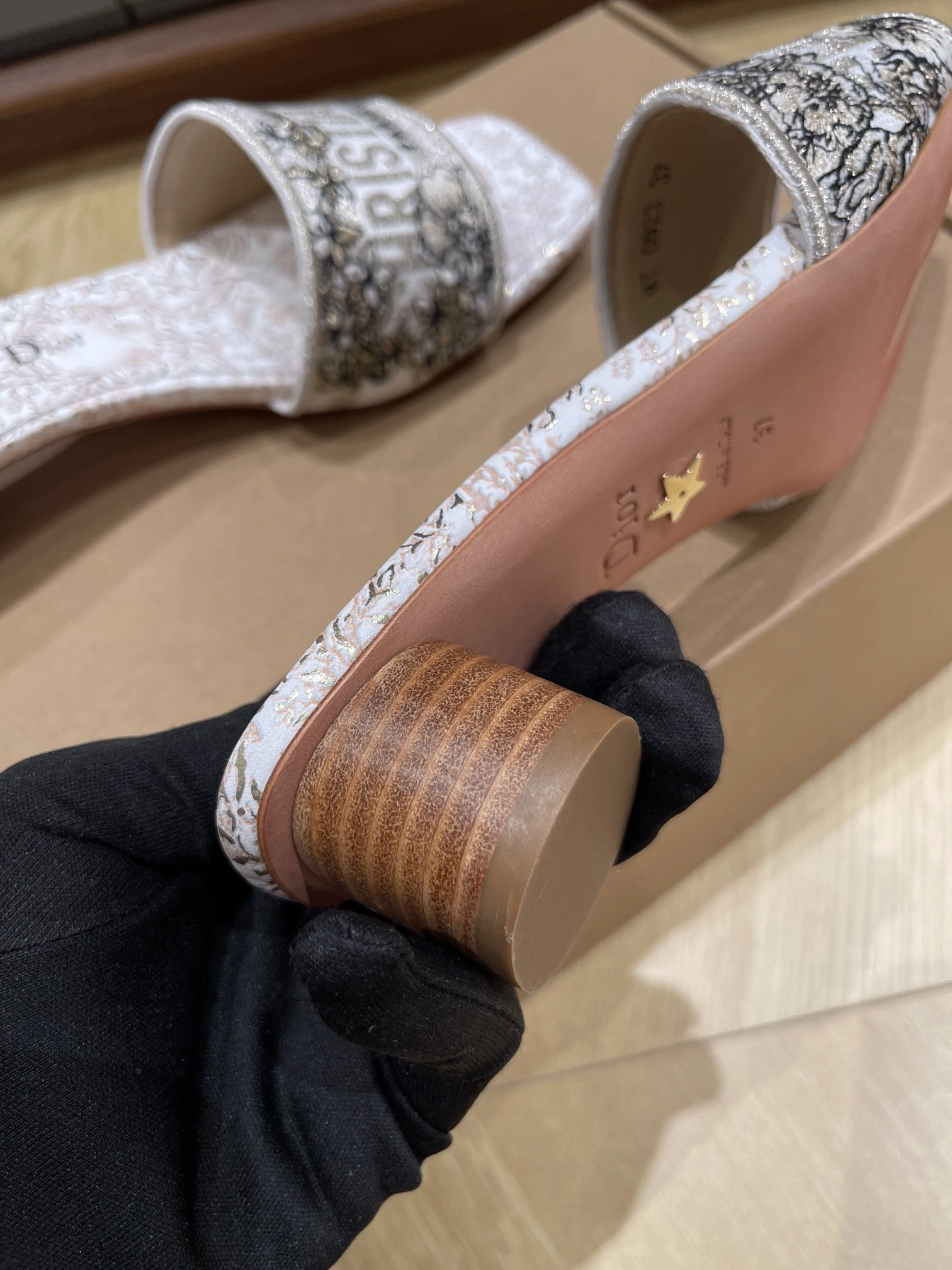 COCO-- 4ior KCQ902UEL_S62K embroidery Heel height：3.5cm item:E-XW03F0613